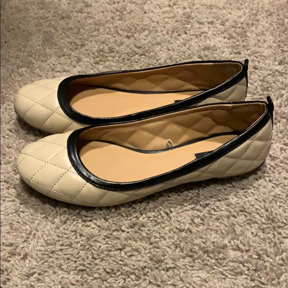 Lightly worn Forever 21 quilted flats! Sz 7